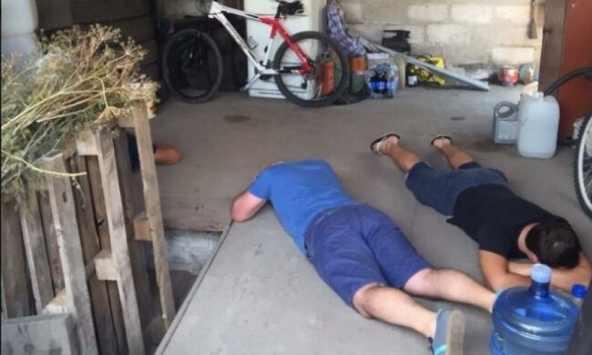 СБУ "накрило" виробництво "паленки" в Запоріжжі