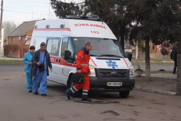У школі під Києвом розпилили отруйну речовину, 16 постраждалих - "однокласниця попросила"