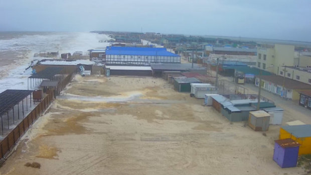 В Азовском море бушует ужасный шторм: видео