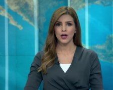 Прозрачный стол сыграл злую шутку с развратной ведущей: видео 18+