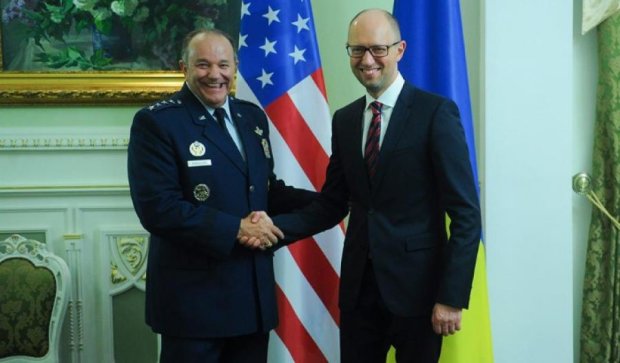 Яценюк встретился с командующим Вооруженных сил США Филиппом Бридлавом