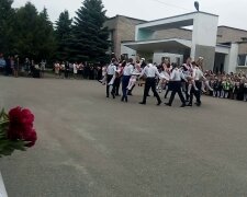 Діти, тримайте "в собі": харківська школа без туалетів підірвала мережу