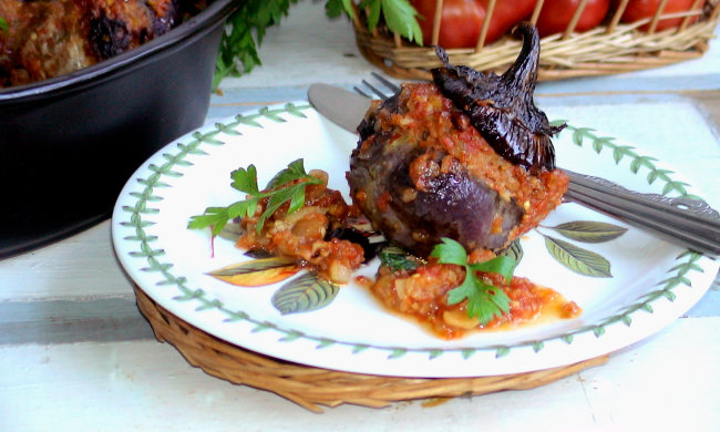 Фаршировані баклажани з телятиною: ситний рецепт на всі випадки життя