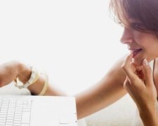 Російська вчителька роздягалася за гроші