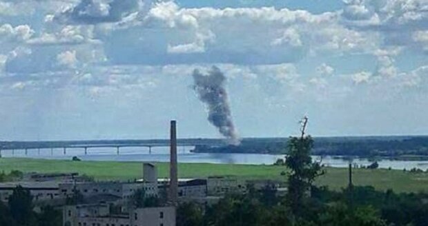 Взрыв на Антоновском мосту. Фото: скриншот Facebook