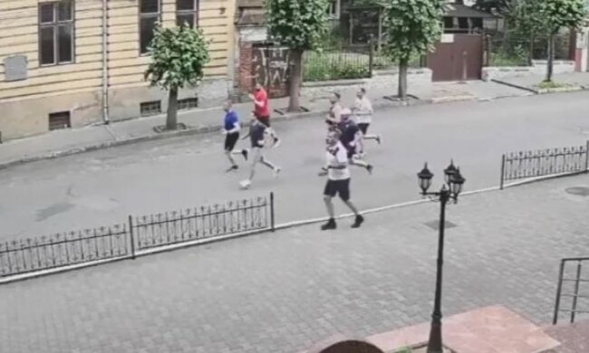 Пробежка Зеленского в Черновцах, скриншот видео