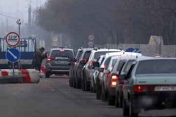 Проверка на блокпосте, скриншот: YouTube