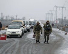 Под Донецком легковушки не поделили дорогу, погибли пять украинцев: видео чудовищной трагедии