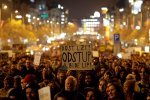 Прагу паралізували багатотисячні мітинги, корупційні ігри довели людей до межі
