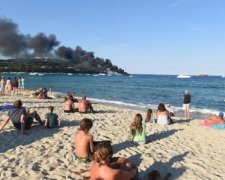 Горять мільйони доларів: очевидці зняли пожежу на елітній яхті