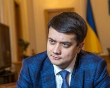 Спікер Ради Разумков не зміг пояснити космічні доходи нинішніх чиновників