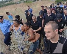Цигани біжать від розправи з Лощинівки (ФОТО)