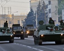 Колони танків і Градів пройшли Донецьком: фото
