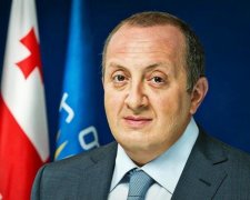  Президент Грузії врятував  вагітну зі страшної аварії