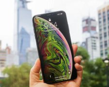 Распадается в руках: владельцы iPhone XS Max назвали главные недостатки смартфона