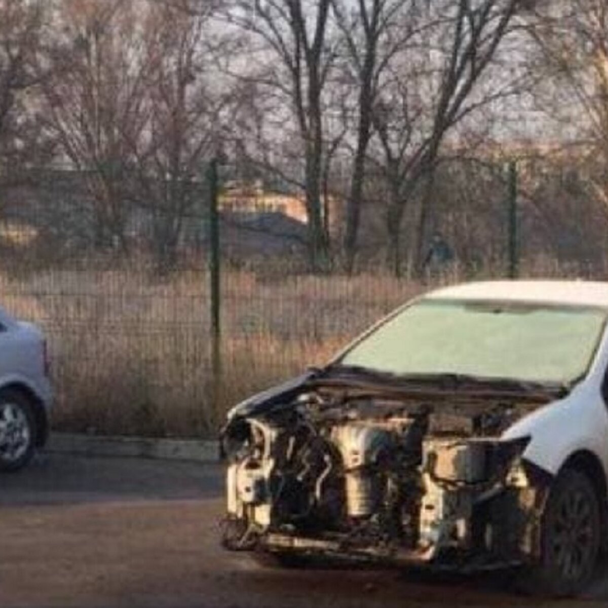 В Харькове разобрали автомобиль посреди парковки - ЗНАЙ ЮА