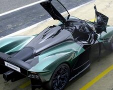 Aston Martin Valkyrie Spider. Фото: CarBuzz