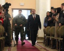 Луганчане назвали виновников переворота