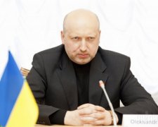 Турчинов обіцяє судити корупціонерів на стадіонах