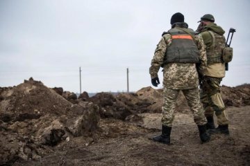 Ховаємо по-людськи: військові показали евакуацію тіл із "сірої зони"