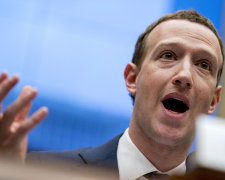 "Спасибо, до свидания": Facebook "выбросил" Цукерберга на улицу