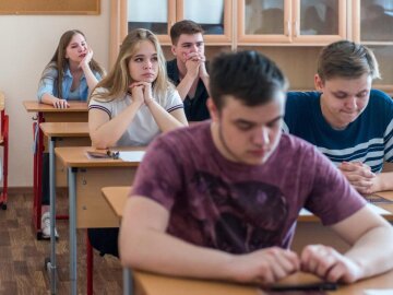 Старшокласники. Фото: скрін YouTube