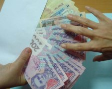 Начальника запорізької колонії спіймали на хабарі