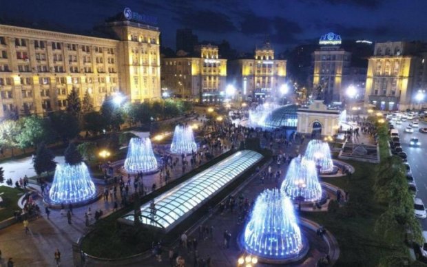 Київські фонтани показали з висоти пташиного польоту: вражаюче відео