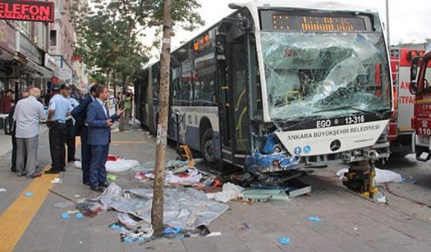 Автобус задавил 12 человек на остановке в Анкаре (фото)