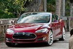 До чого довели народ: в Києві помітили торговця медом на Tesla