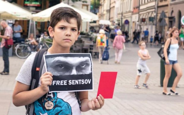 Акцию #SaveOlegSentsov поддержал весь мир: как это было