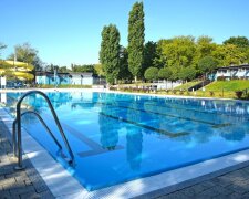 Літній басейн Szczęśliwice у Варшаві