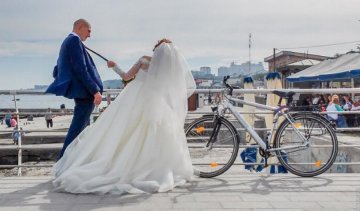 Одесити купаються і засмагають в розпал "Бабиного літа" (фото)
