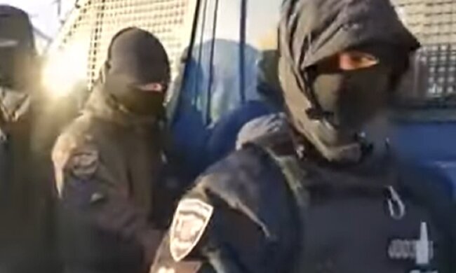 Під Харковом затримали водія, кадр з відео: YouTube Новини К