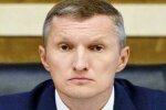 "Волонтерить" з коктейлем у руці: відомий податківець Євген Бамбізов лупить дівчат у барах і вільно катається світом