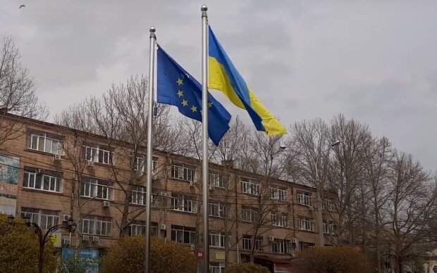 Флаг ЕС и Украины. Фото: скрин youtube