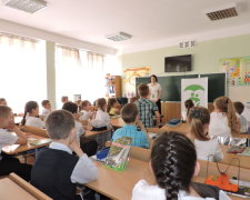 Українським дітям пропонують "класну" реформу: до школи раз на півроку