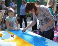 В Мариинском парке проходит праздник киевской молодежи (фото)