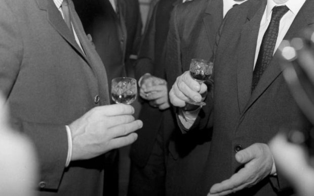 Старі секрети спецслужб: як пити і не п'яніти