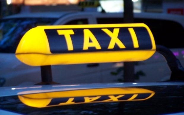 Киевского таксиста зарезали в собственном авто