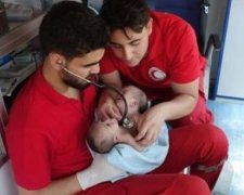 Сирийские боевики сжалились над сиамскими близнецами