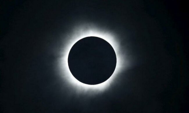 Сонячне затемнення 11 серпня: що категорично не можна робити