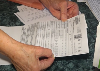 Платежки за коммуналку. Фото: скрин youtube