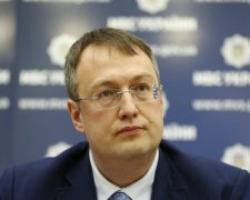 Геращенко срочно покинул Украину с жуткой раной на шее