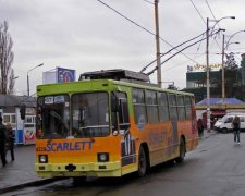 В центре столицы мгновенно вспыхнул троллейбус: фото 