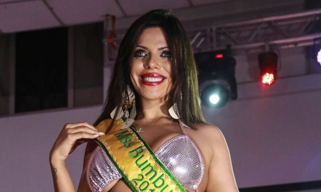 Мисс Бум-Бум разделась после победы Барселоны над Реалом: фото