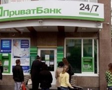 Українці два дні не можуть зняти гроші з карток «Приватбанку» 