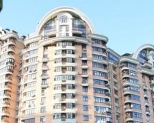Українцям прийдуть перші штрафи за квадратні метри