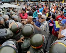 Венесуельські заколотники закликали до повстання проти Мадуро