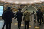 Украинцы в метро, фото: Знай.ua